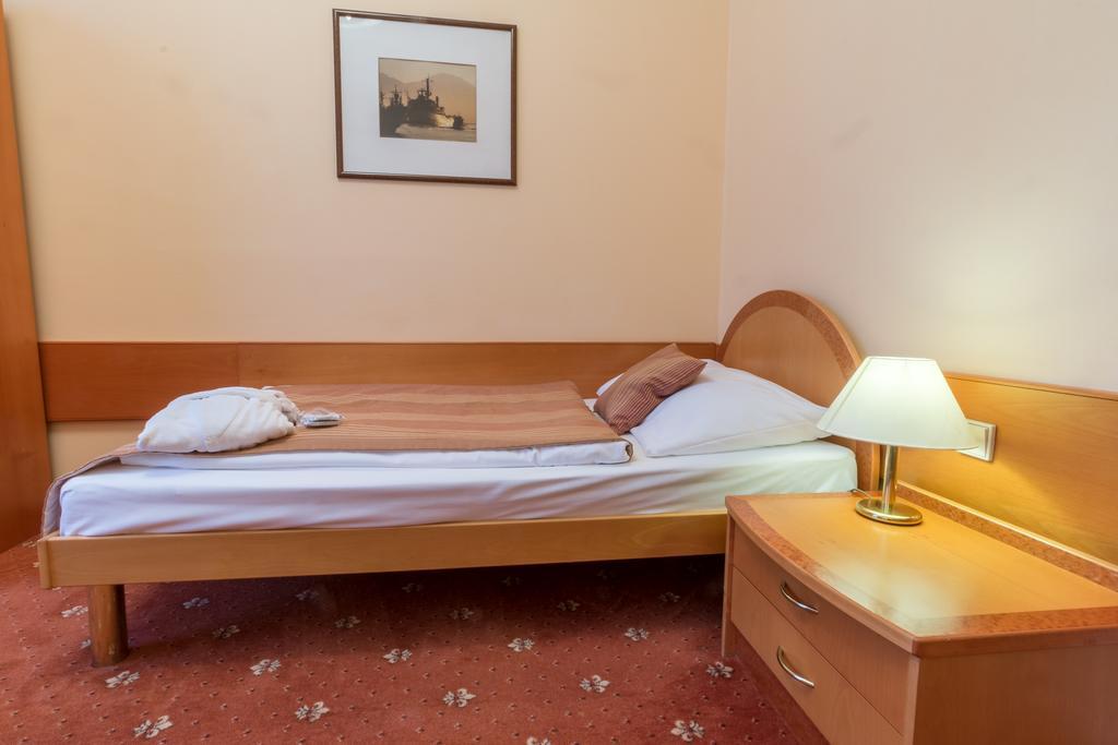 Ensana Hvezda - Imperial - Neapol Hotel Marianske Lazne Luaran gambar