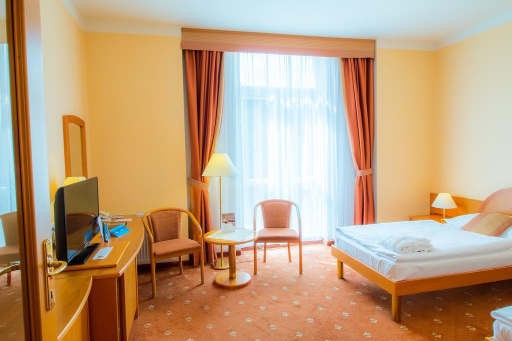 Ensana Hvezda - Imperial - Neapol Hotel Marianske Lazne Luaran gambar