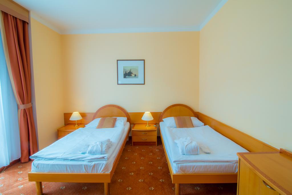 Ensana Hvezda - Imperial - Neapol Hotel Marianske Lazne Luaran gambar